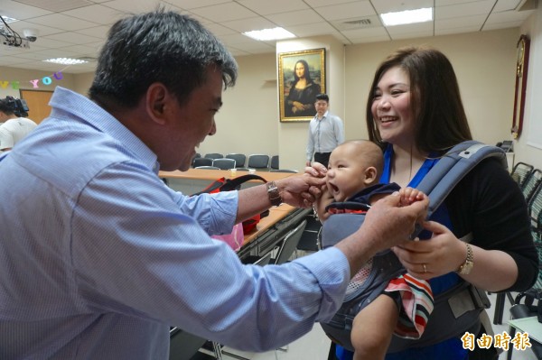 20170829议员费南德兹夫妇-2 20170829茂盛医院菲律宾议员费南德兹夫妇-2