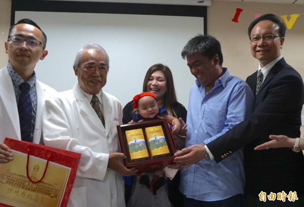 20170829议员费南德兹夫妇-1 20170829茂盛医院菲律宾议员费南德兹夫妇-1